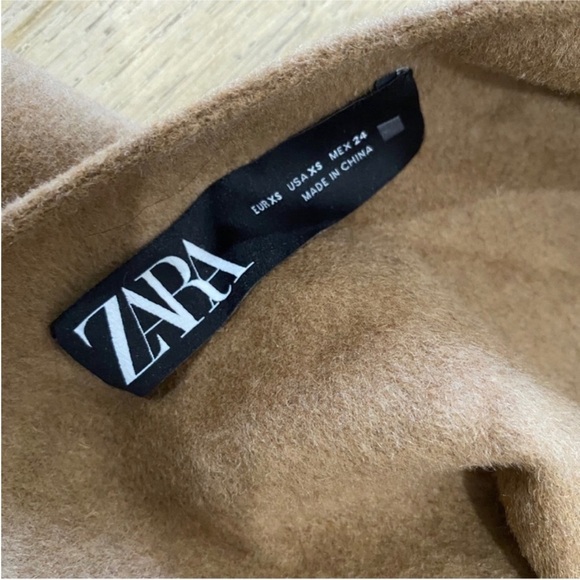 Zara wool blend oversized collarless wrap coat
BLOGGERS FAVORITE!!!! - Picture 15 of 16